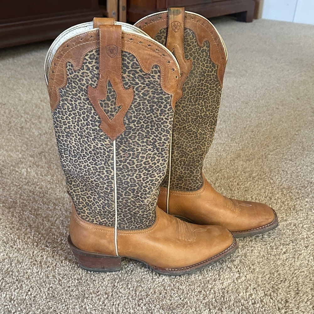 Ariat Women’s Crossfire Caliente Leopard Boots - Size 9.5b
